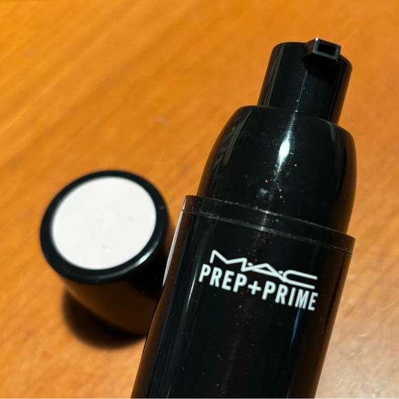 MAC Prep + Prime Natural Radiance Illuminating Primer - Picture 7 of 16